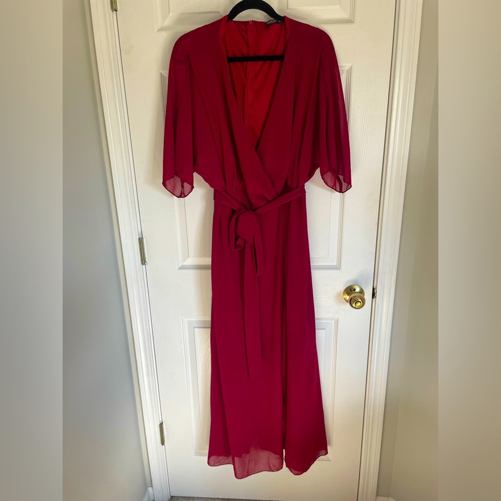 Dark red v-neck maxi dress with belt